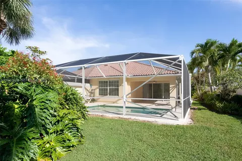 8528 SE Retreat Dr, Hobe Sound, FL 33455