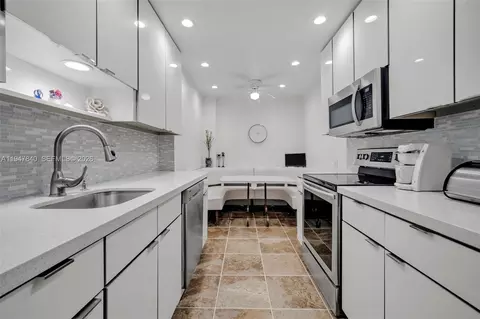 3800 Hillcrest Dr #316, Hollywood, FL 33021