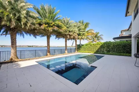 15722 NW 88th Ave, Miami Lakes, FL 33018