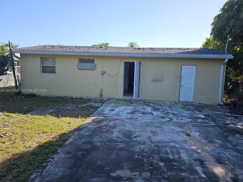 2243 Mayo St, Hollywood, FL 33020