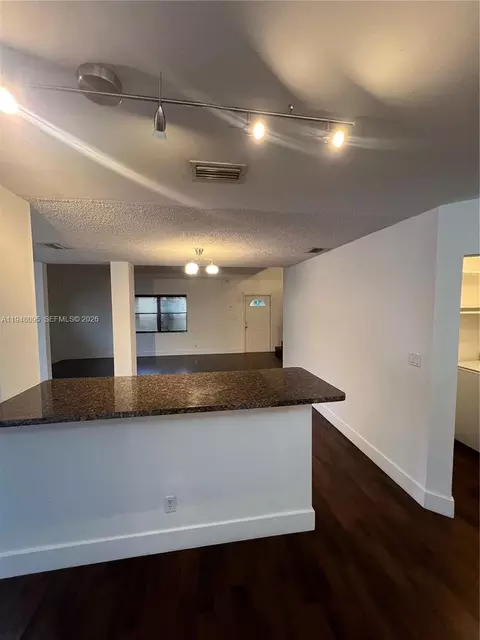 561 Racquet Club Rd #21, Weston, FL 33326