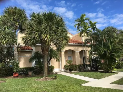 561 Racquet Club Rd #21, Weston, FL 33326