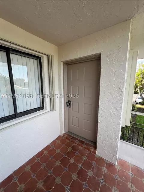 379 Lakeview Dr #205, Weston, FL 33326