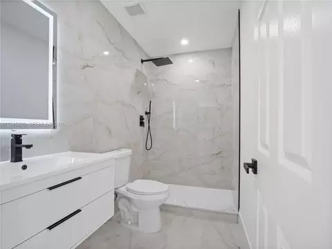Bath - 540 Harem Ave, Opa Locka, FL 33054 photo 1 of 3
