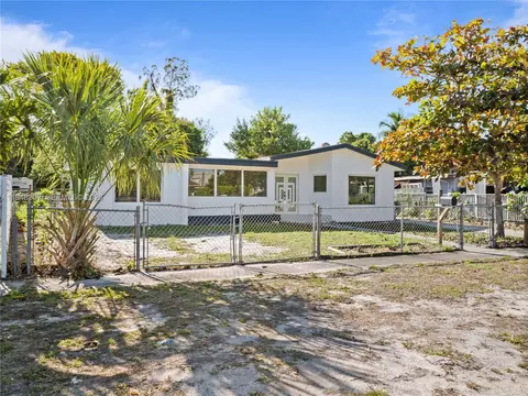Exterior - 540 Harem Ave, Opa Locka, FL 33054 photo 7 of 7