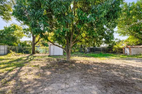 Exterior - 540 Harem Ave, Opa Locka, FL 33054 photo 4 of 7