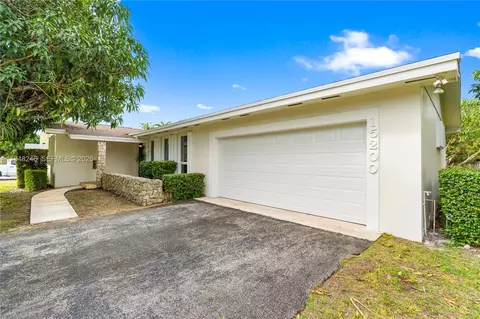 15200 SW 84th Ave, Palmetto Bay, FL 33157
