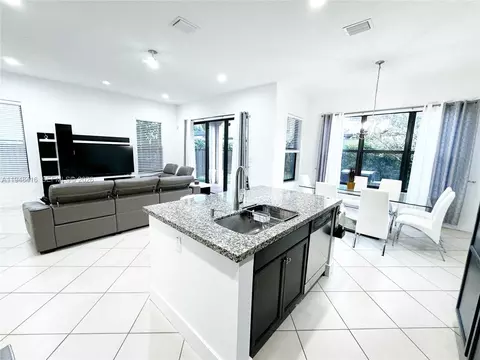 3209 W 98th Pl, Hialeah, FL 33018