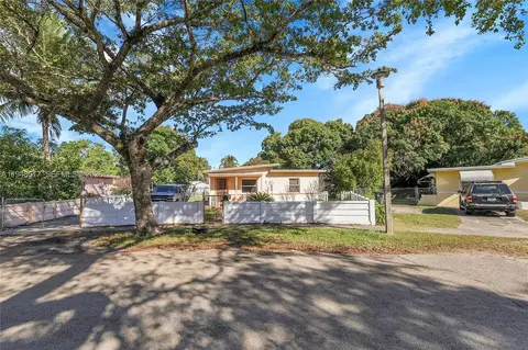 545 NW 142nd St, North Miami, FL 33168