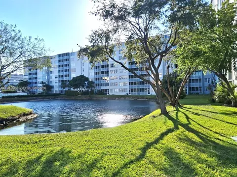 1700 NE 191st St #202, Miami, FL 33179