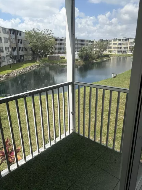 1700 NE 191st St #202, Miami, FL 33179