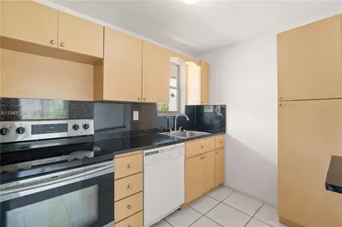 1700 NE 191st St #202, Miami, FL 33179