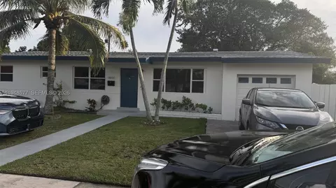 9890 Santos Dr, Cutler Bay, FL 33189