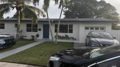 9890 Santos Dr, Cutler Bay, FL 33189