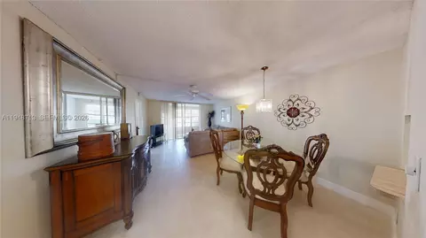 2800 W Sunrise Lakes Dr #101, Sunrise, FL 33322