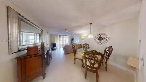 2800 W Sunrise Lakes Dr #101, Sunrise, FL 33322