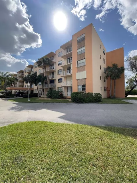 500 Executive Center Dr #2N, West Palm Beach, FL 33401