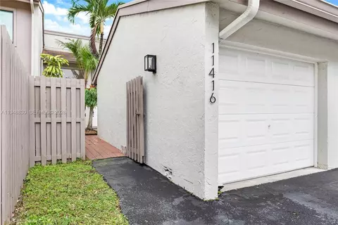 11416 SW 110th Ln, Miami, FL 33176