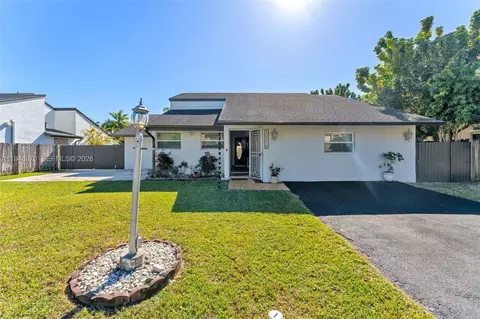 12210 SW 92nd St, Miami, FL 33186