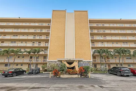 319 NE 14th Ave #501, Hallandale Beach, FL 33009