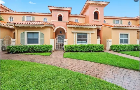 4957 Tradewinds Ter #704, Fort Lauderdale, FL 33312