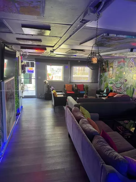 17010 W Dixie Hwy, North Miami Beach, FL 33160