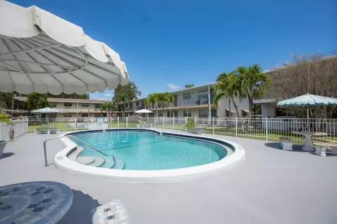 7401 Pines Blvd #222, Pembroke Pines, FL 33024