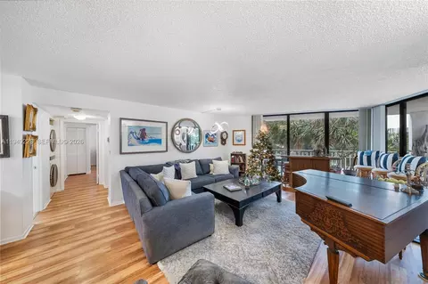 4000 Towerside Ter #301, Miami, FL 33138