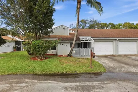 8615 Bridle Path Ct, Davie, FL 33328