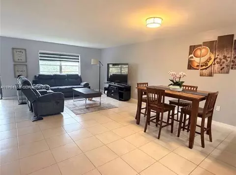 8931 N New River Canal Rd #4C, Plantation, FL 33324
