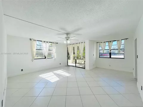 6190 Woodlands Blvd #113, Tamarac, FL 33319