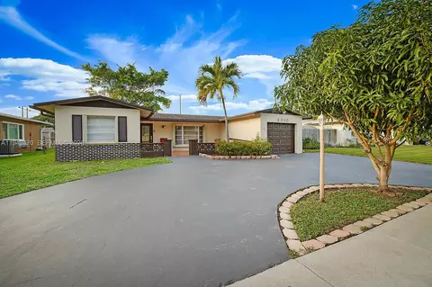2210 NW 91st Ter, Pembroke Pines, FL 33024