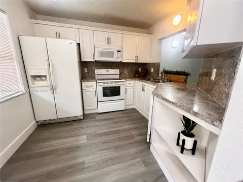 9156 NW 40th St #105-1, Coral Springs, FL 33065