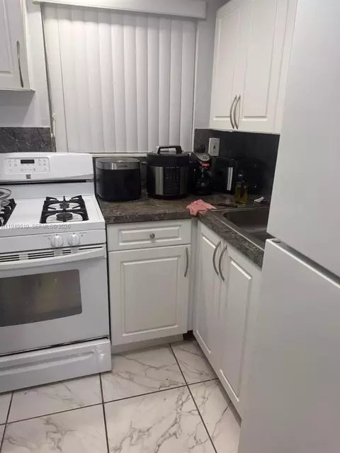 350 E 21st St #108, Hialeah, FL 33010