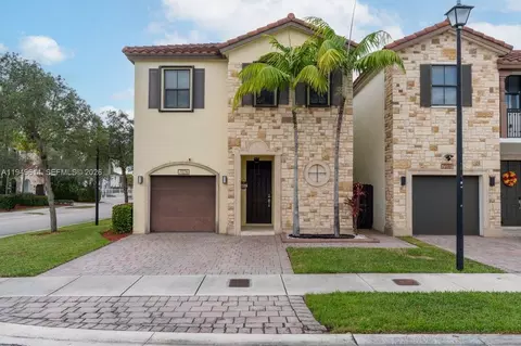 7026 NW 103rd Pl, Doral, FL 33178