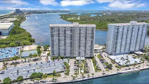 300 Bayview Dr #802, Sunny Isles Beach, FL 33160