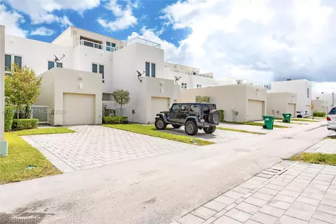 6402 NW 104th Path, Doral, FL 33178