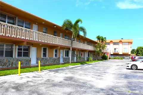 1154 W 35th St #221, Hialeah, FL 33012