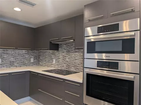 7825 NW 107th Ave #212, Doral, FL 33178