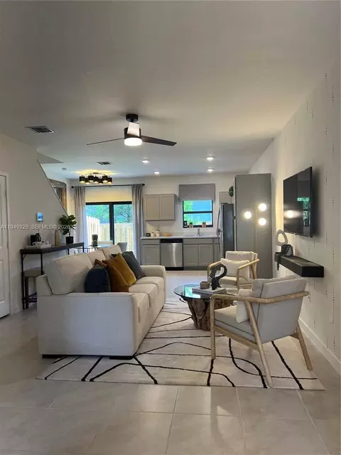 417 NE 1st Dr, Florida City, FL 33034