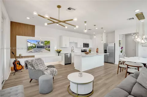 8360 NW 7th Pl, Plantation, FL 33324