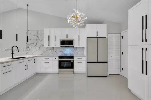 7889 Lake Sands Dr, Delray Beach, FL 33446