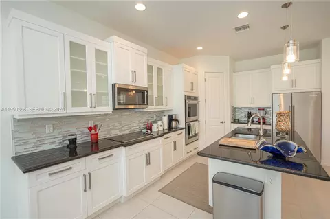 11824 SW 13th Ct, Pembroke Pines, FL 33025