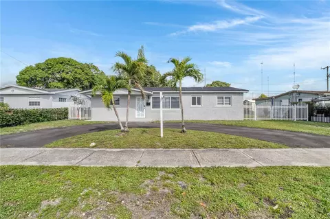 911 NW 200th Ter, Miami Gardens, FL 33169