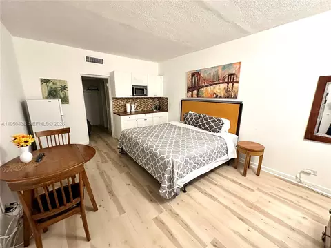 26 Diplomat Pkwy #2325, Hallandale Beach, FL 33009
