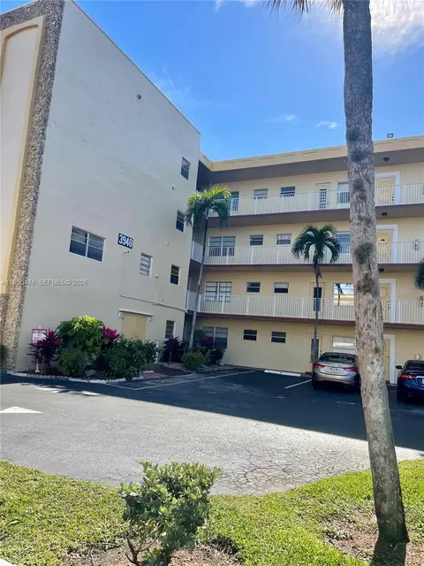 3940 NW 42nd Ave #319, Lauderdale Lakes, FL 33319