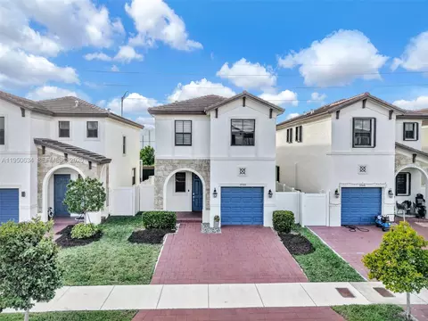 10966 W 35th Way, Hialeah, FL 33018