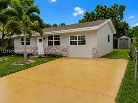 6120 SW 19th St, North Lauderdale, FL 33068