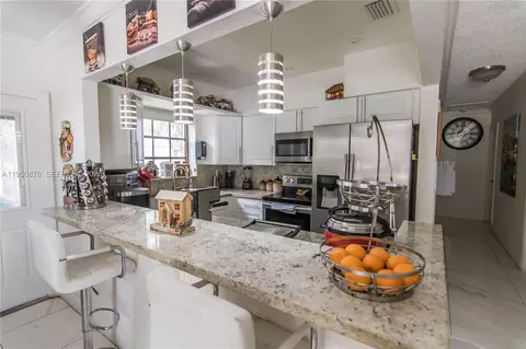 943 W 64th Pl, Hialeah, FL 33012 photo 11