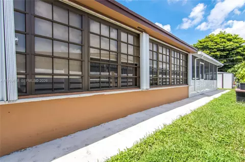 943 W 64th Pl, Hialeah, FL 33012 photo 30